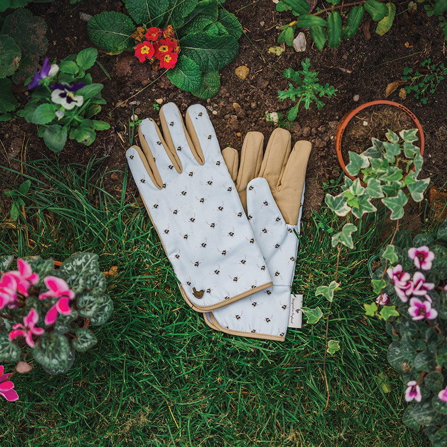 Wrendale Designs 'Hydrangea' Bee Garden Gloves - Hothouse